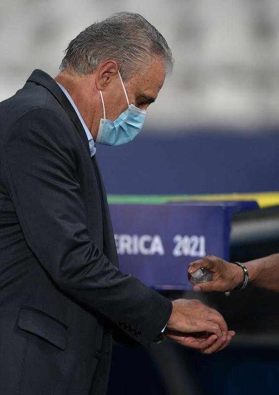 Brasil e Colmbia se enfrentaram no Estdio Nilton Santos, pelo Grupo B da Copa Amrica 