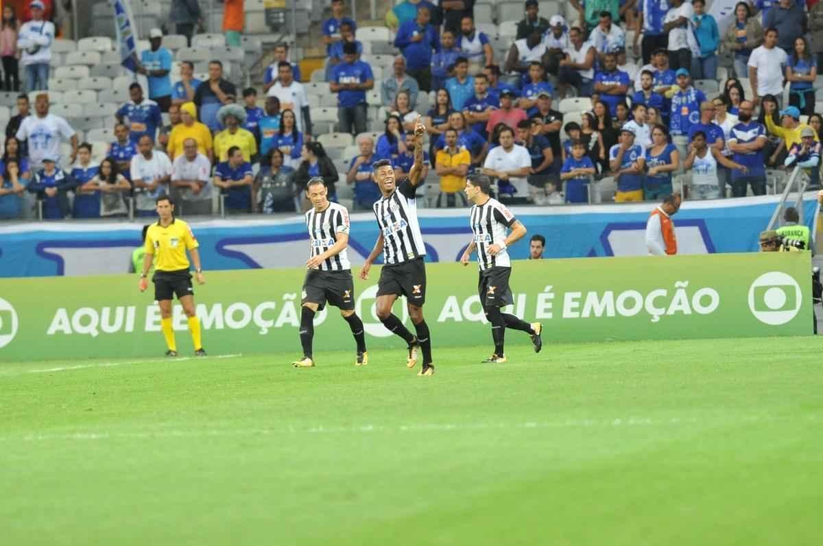 Imagens da torcida e da partida entre Cruzeiro e Santos, no Mineiro