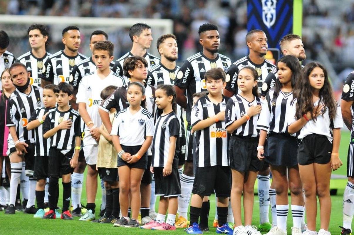 Mascotinhos do Atltico no jogo contra o Juventude, no Mineiro, pelo Campeonato Brasileiro de 2022