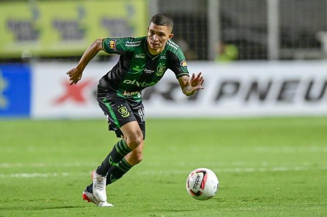 Marlon (Lateral-esquerdo)