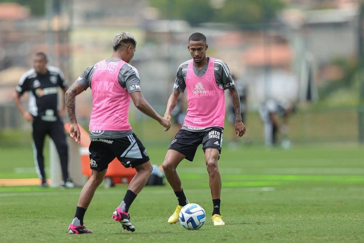 Atltico teve um dia de folga aps o empate com o Cruzeiro no clssico. Elenco de Coudet retomou atividades na Cidade do Galo na tarde desta quarta-feira (15/2).