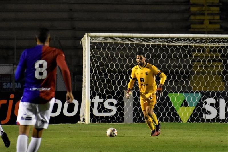 Fotos do duelo entre Paraná e América, pela Série B