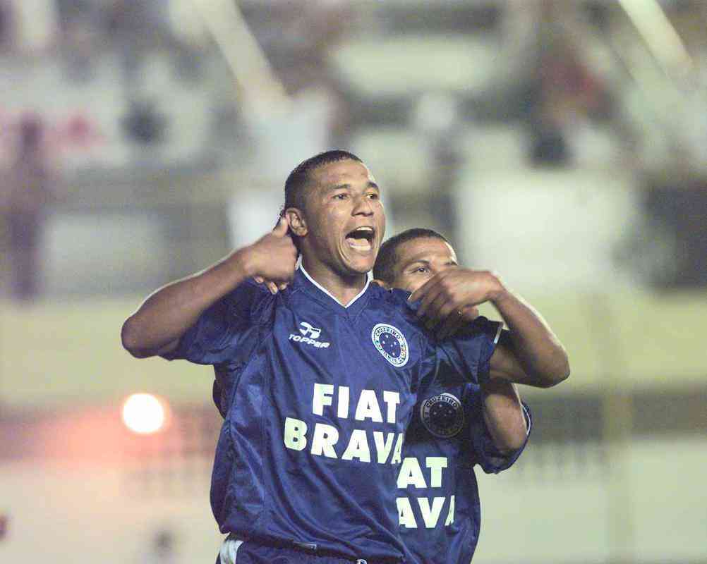 Em 2000, Oséas, ex-Cruzeiro, foi artilheiro da Copa do Brasil, com 10 gols