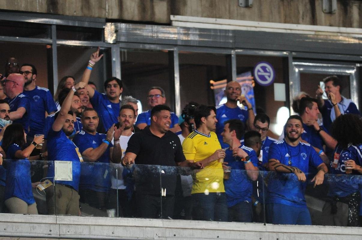 Festa da torcida do Cruzeiro no Mineiro diante do Vasco pela Srie B