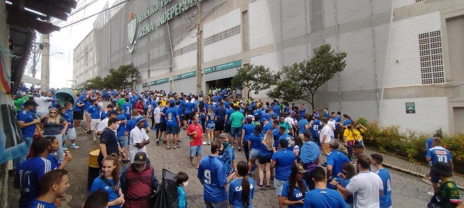 Torcida do Cruzeiro registra maior pblico do Campeonato Mineiro na partida contra o Villa Nova, no Independncia, pela oitava rodada. Ao todo, 19.616 pessoas compareceram no Horto.