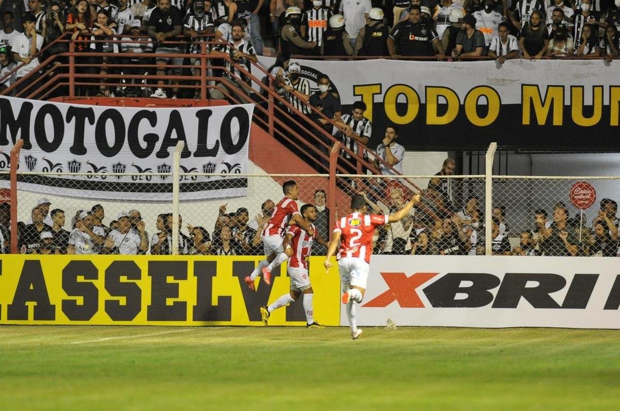 O Atltico estreou na temporada 2022 nesta quarta-feira (26), diante do Villa Nova, pela 1 rodada do Campeonato Mineiro. A partida disputada no Estdio Castor Cifuentes, em Nova Lima, tambm marcou o primeiro jogo do treinador argentino Antonio 'El Turco' Mohamed sob o comando do Galo.