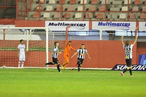 Villa Nova e Atltico se enfrentaram no Alapo do Bonfim, em Nova Lima, pelo Campeonato Mineiro