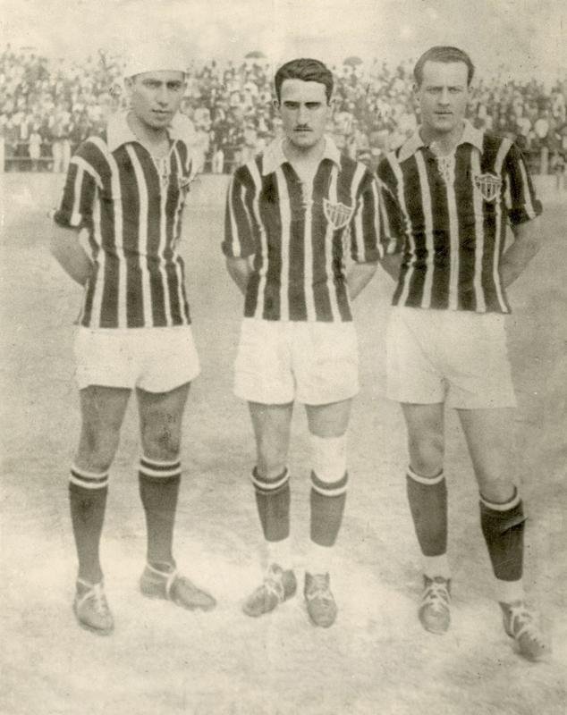 1930 - Nada de dar ateno mxima  Copa do Mundo. Em 13 de julho, mesmo dia em que o torneio internacional se iniciava no Uruguai, o Atltico goleva o Guarany, de Belo Horizonte, por 6 a 1. O jogo, vlido pelo Campeonato Mineiro, foi disputado no antigo Estdio Antnio Carlos, em Lourdes. O Mundial acabou em 30 de julho, data da coroao dos anfitries. Em 9 de agosto, o time alvinegro voltava a atuar. O resultado? Massacre por 10 a 2 em amistoso diante do Sport, de Juiz de Fora, novamente no Estdio de Lourdes.