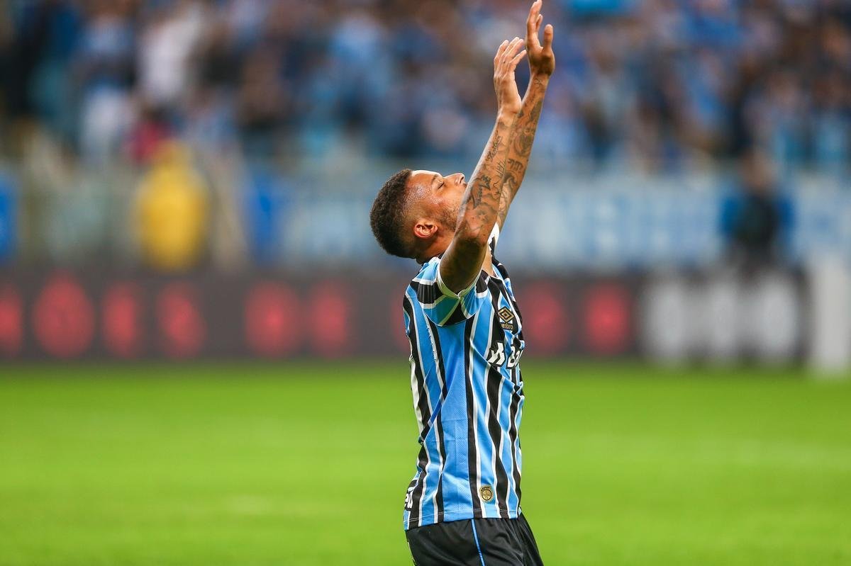 Grmio jogou melhor e conseguiu vitria por 2 a 0 sobre o Atltico na Arena, em Porto Alegre, pela 13 rodada do Campeonato Brasileiro