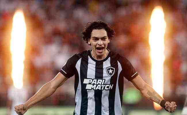 Matheus Nascimento comemora gol pelo Botafogo contra o Atltico-MG
