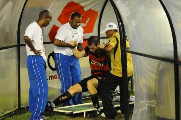 No jogo que marcou a eliminação do Sport para o Palmeiras, nas oitavas de final da Copa Libertadores 2009, a noite foi péssima especialmente para Daniel Paulista. O volante deixou os gramados ainda no primeiro tempo, após pisar em um buraco do gramado. Daniel sofreu uma ruptura no ligamento cruzado do joelho direito, teve que passar por uma cirurgia e ficou de fora do Brasileirão daquele ano. O Leão acabaria rebaixado e Daniel jamais seria o mesmo após a lesão