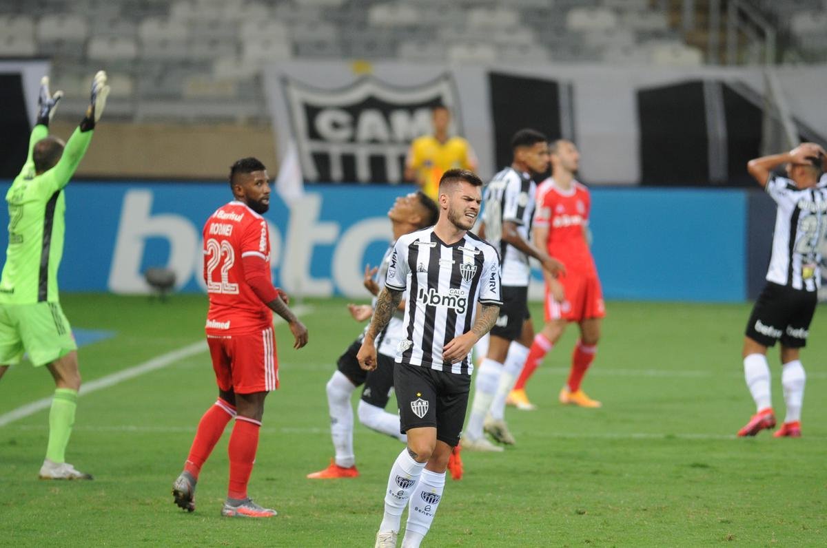 Jogo entre Atltico e Internacional, no Mineiro, terminou empatado por 2 a 2