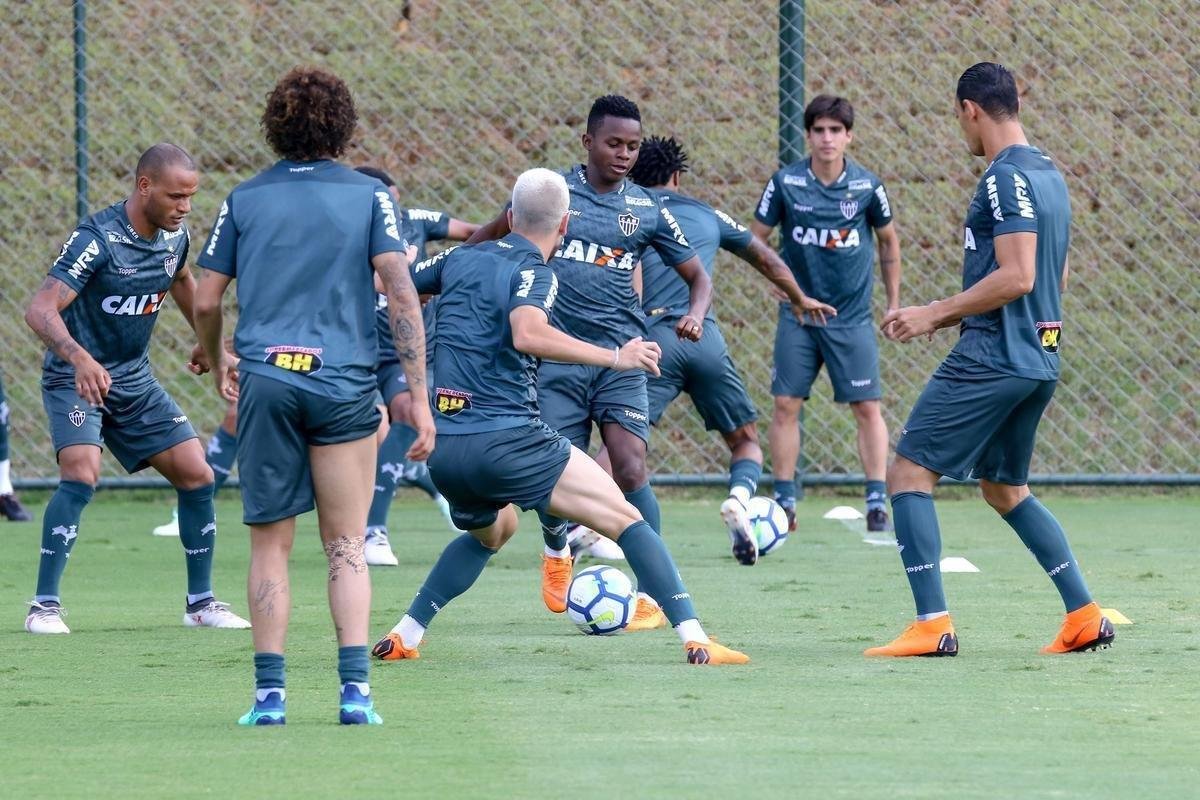 Jogadores e comisso tcnica do Atltico utilizaram novo uniforme pela primeira vez