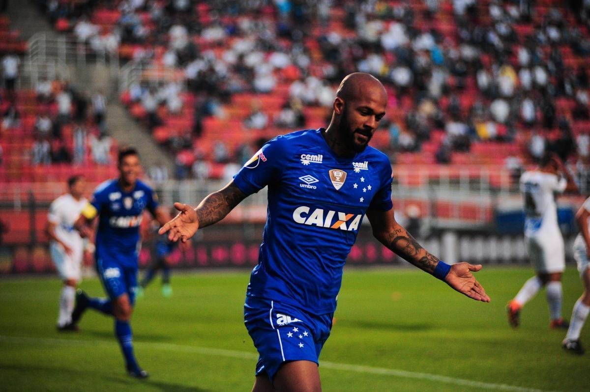 Fotos da vitria do Cruzeiro sobre o Santos, por 1 a 0, no Pacaembu, com gol de Bruno Silva