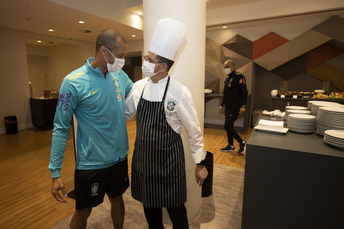 Jogadores se apresentam  Seleo Brasileira