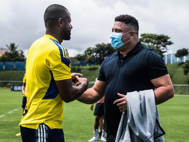Em sua primeira visita  Toca da Raposa II, Ronaldo concedeu entrevista coletiva e teve contato com jogadores e comisso tcnica do Cruzeiro. Ele tambm se encontrou com scios da categoria Diamante.
