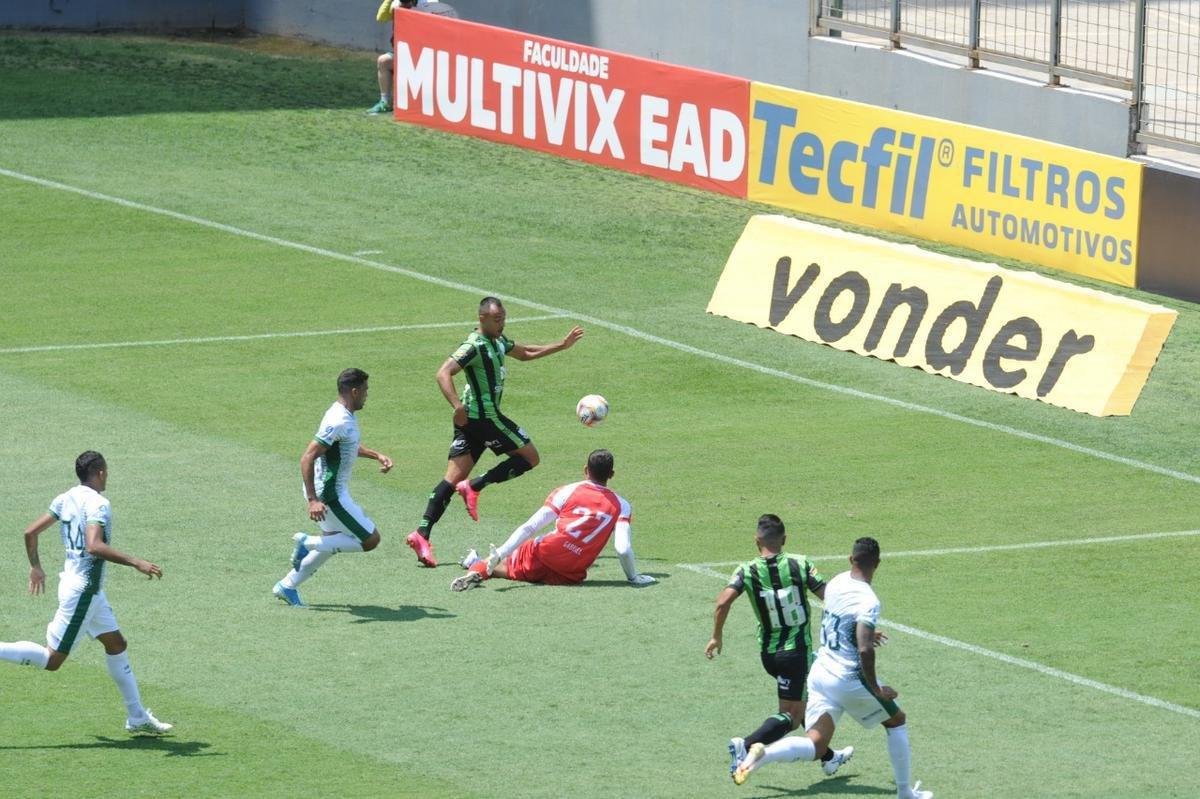 Equipes se enfrentaram neste sbado, pela 13 rodada da competio