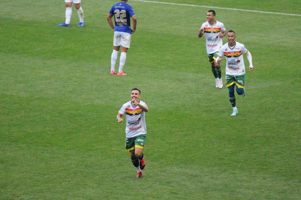 Fotos do duelo entre Cruzeiro e Sampaio Corra, no Independncia, em Belo Horizonte, pela 18 rodada da Srie B do Campeonato Brasileiro
