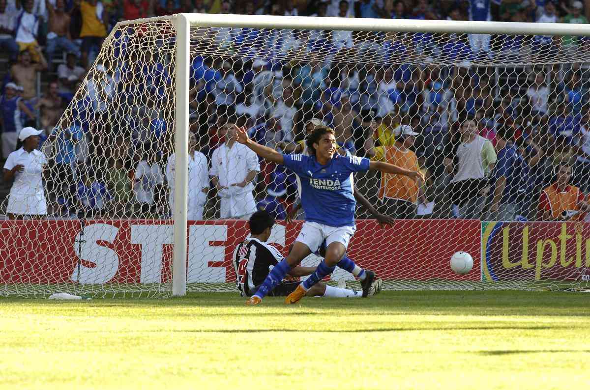Na final do Campeonato Mineiro de 2008, o Cruzeiro fez 5 a 0 sobre o Atltico, no jogo de ida. Marcelo Moreno marcou duas vezes. O ttulo ficou com o time celeste naquele ano.