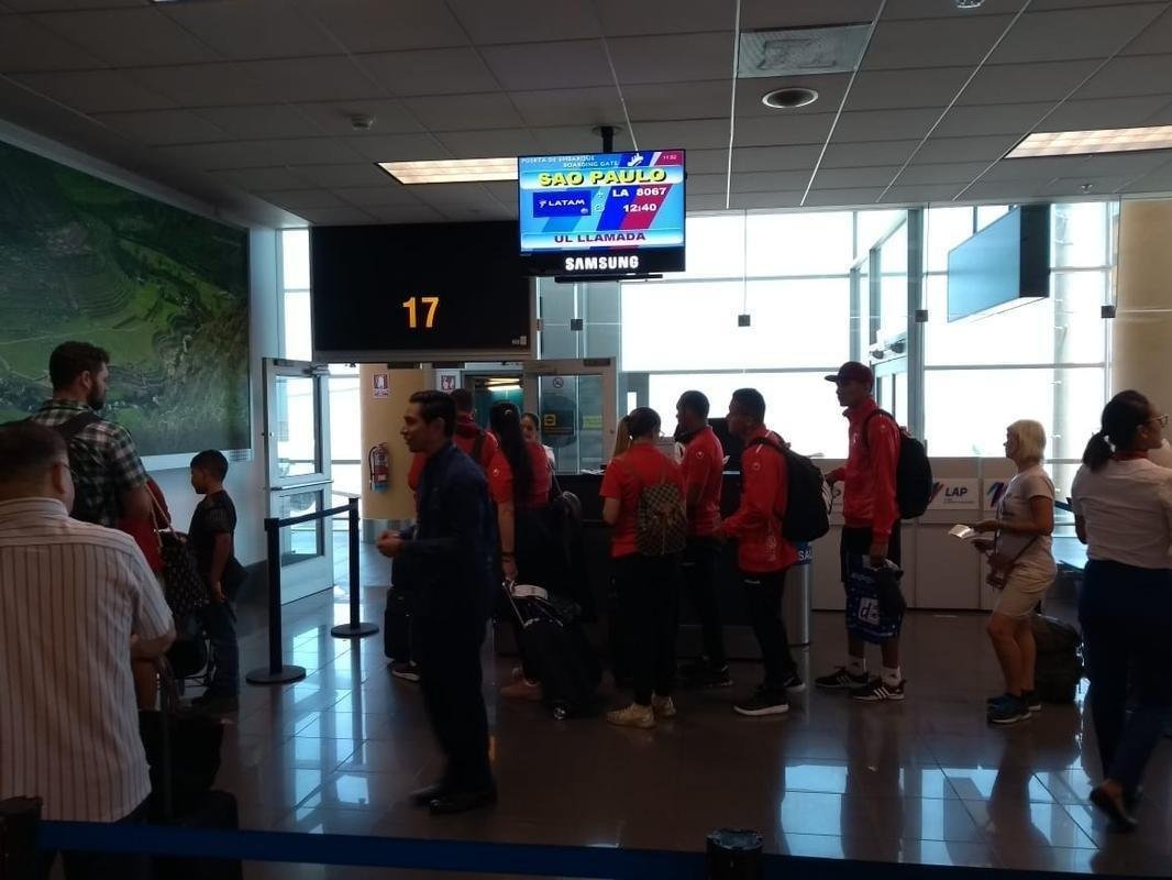 Fotos da delegao do Deportivo Lara na viagem at Belo Horizonte