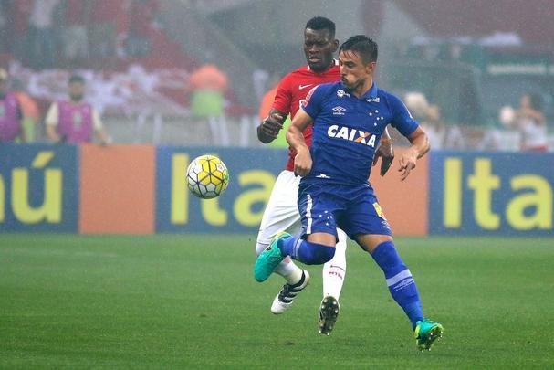 Imagens da vitria do Internacional sobre o Cruzeiro, por 1 a 0, no Beira-Rio, em Porto Alegre