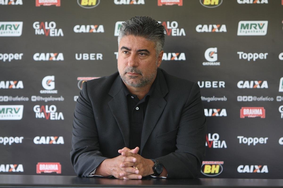 Imagens da apresentao de Rger Guedes no Atltico