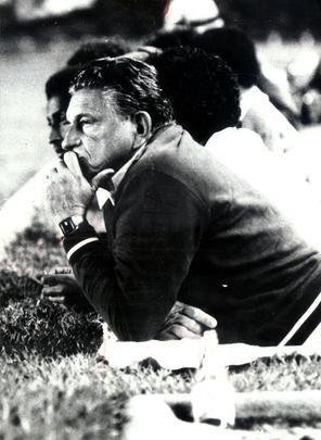 Fotos da carreira do polmico tcnico Yustrich, o Homo