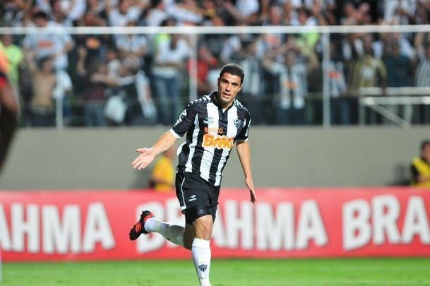 27º - Leonardo - 2012 e 2014 - 15 jogos / 4 gols - 0,266 por jogo