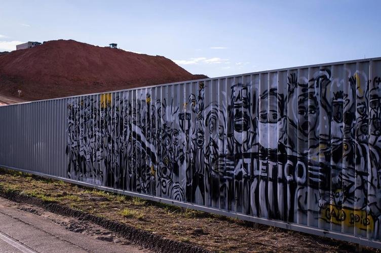 Grafites da Arena MRV ganham cores