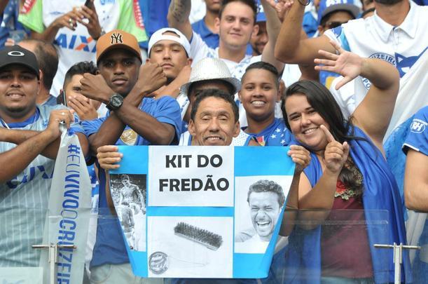Fotos da torcida do Cruzeiro no primeiro clssico da final do Mineiro, contra o Atltico, no Mineiro