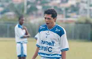 Fabinho foi um dos grandes volantes da histria do Cruzeiro e integrou o elenco nas conquistas da Copa do Brasil de 1996 e da Copa Libertadores de 1997. Ao todo, fez 118 jogos com a camisa azul.