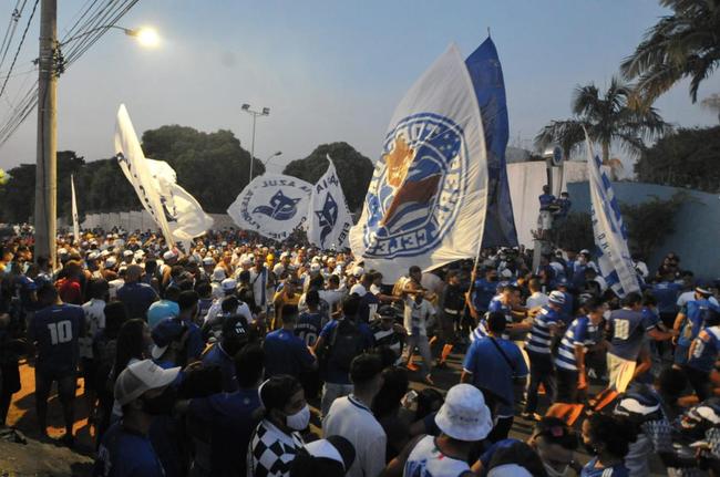 Torcedores do Cruzeiro cobram renúncia de Sérgio Rodrigues