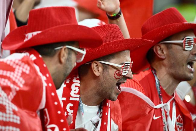 Torcedores de Bélgica e Canadá no jogo pela Copa do Mundo