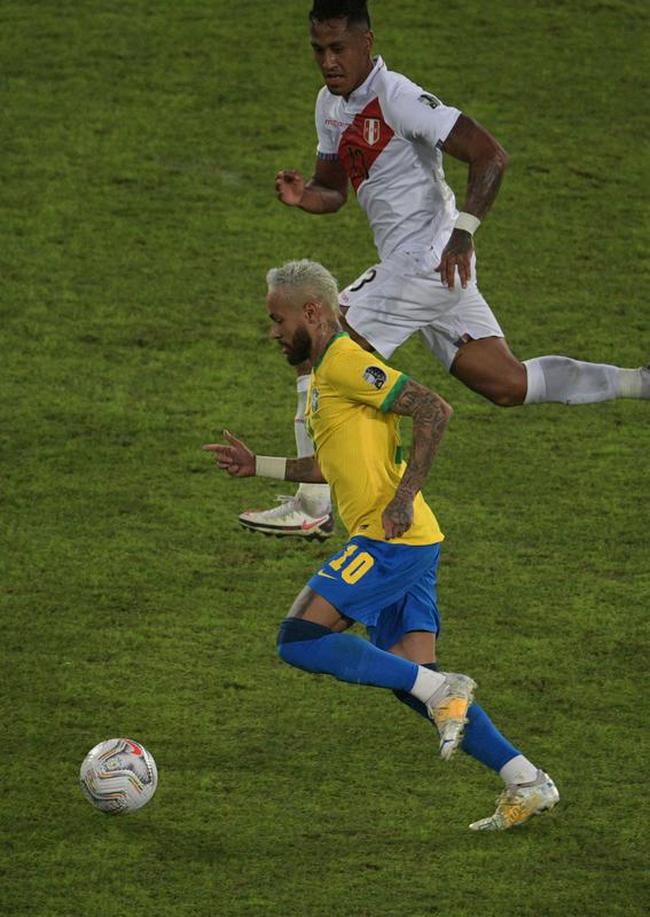 Brasil e Peru se enfrentaram pela segunda rodada do Grupo B da Copa Amrica