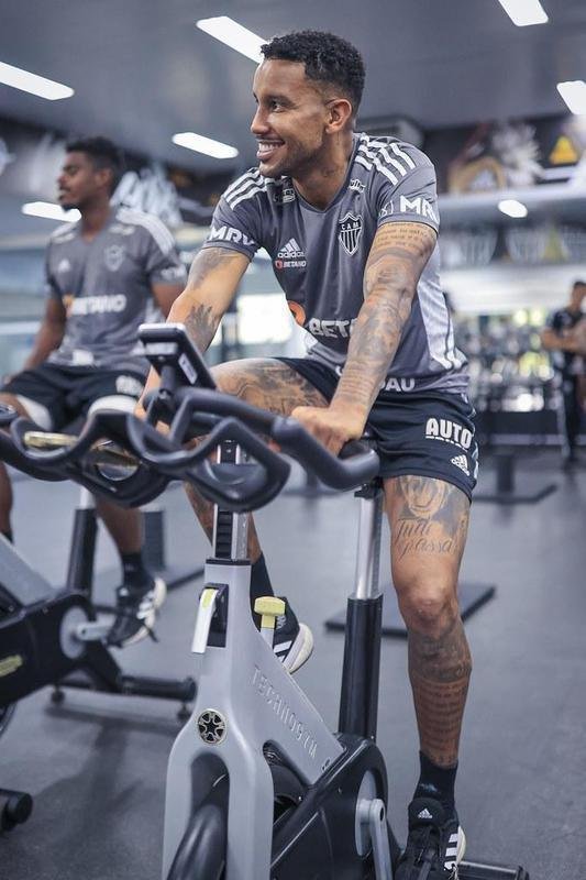 Jair - Volante foi vendido ao Vasco.