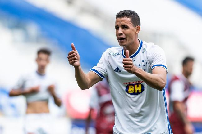 Roberson - marcou apenas um gol em 13 jogos pelo Cruzeiro. No ltimo dia 13, acertou a resciso de contrato e deixou o clube celeste. Posteriormente, assinou com o Atltico-GO.