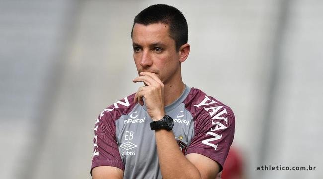 Eduardo Barros assumiu o Athletico-PR em setembro, na vaga de Dorival J�nior. No total, foram 14 jogos no comando da equipe, com quatro vit�rias, cinco empates e cinco derrotas. Foi demitido em 22 de outubro.