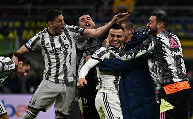 Jogadores da Juve comemorando o gol da vitria sobre a Inter