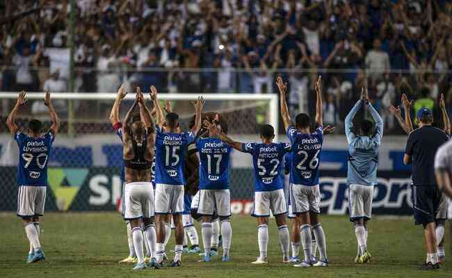 Jogadores do Cruzeiro na partida contra o Grmio, pela 6 rodada do Campeonato Brasileiro