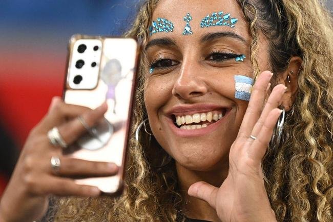 Torcedores de Argentina e Austrlia, que se enfrentaram pelas oitavas de final da Copa do Mundo