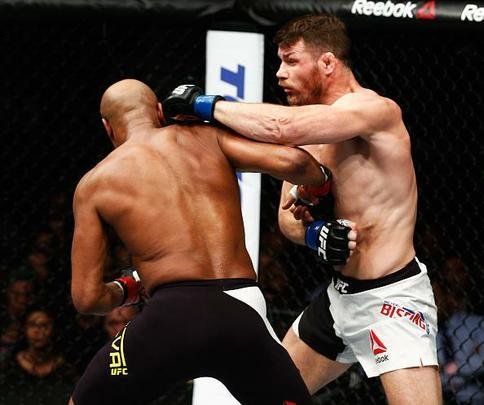 Spider voltou ao UFC com revés. Brasileiro chegou a derrubar Bisping com uma joelhada, achou que tinha vencido por nocaute, mas round havia encerrado. No fim, brasileiro acabou perdendo luta por pontos