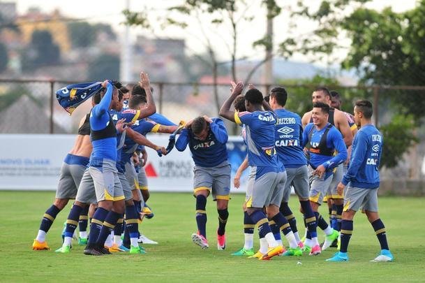 Rafael Marques treinou pela primeira vez na Toca da Raposa II como jogador do Cruzeiro: jogou futevlei, passou por batismo e depois trabalhou normalmente com bola