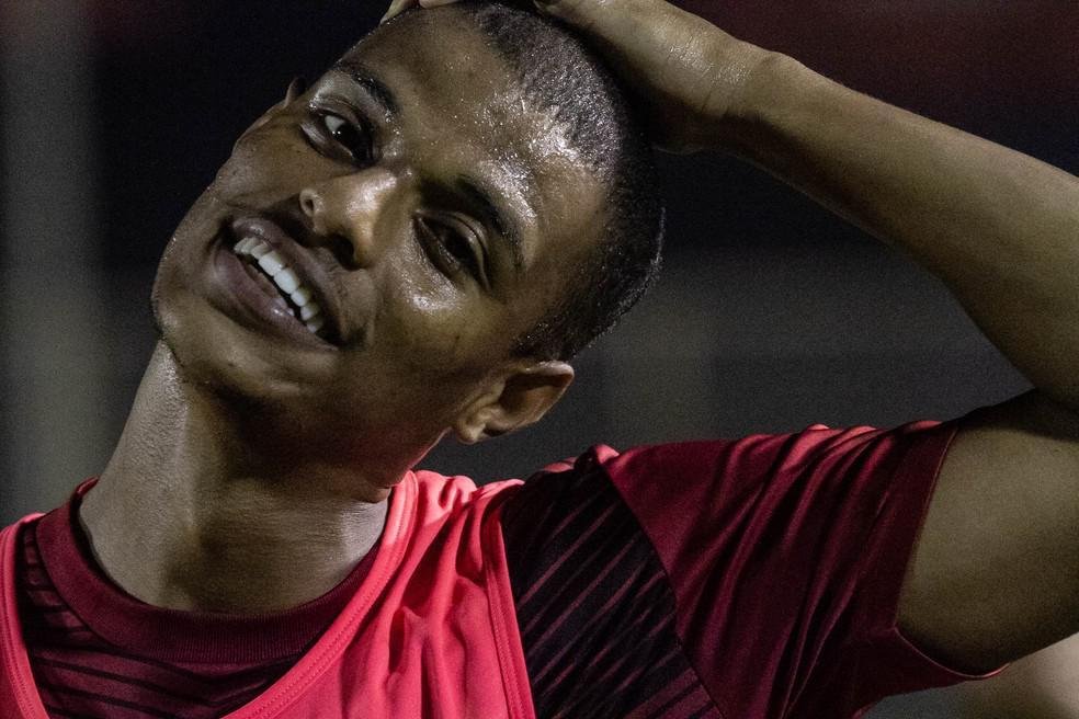 Lucas Cndido - O volante no renovou com o Vitria e deixou o clube em fevereiro deste ano. Procura um novo time no mercado