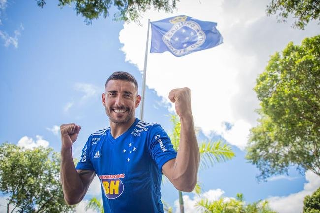 Alan Ruschel foi anunciado pelo Cruzeiro em 12 de fevereiro. Seu �ltimo clube foi a Chapecoense. At� aqui, o lateral-esquerdo, que tamb�m atua como meio-campista, disputou cinco jogos com a camisa celeste. 