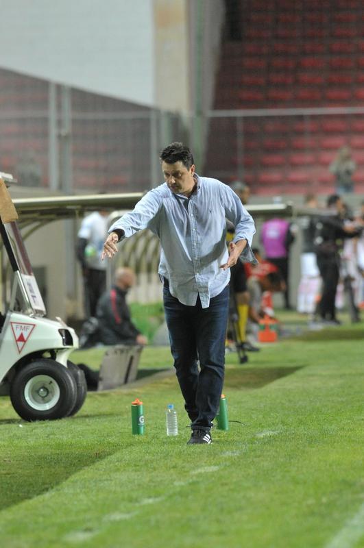 Tcnico Adilson Batista durante sua estreia no comando do Amrica, diante do Internacional