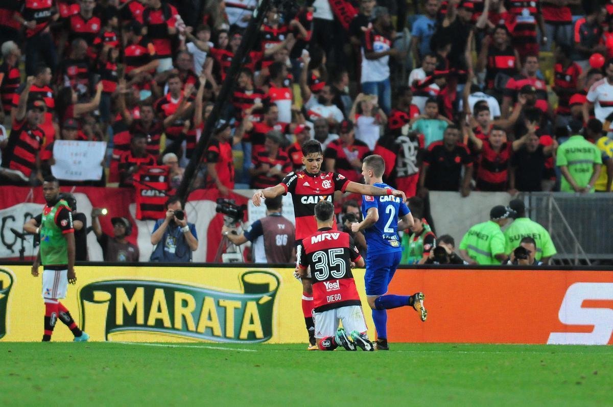 No segundo tempo, Flamengo saiu na frente, com Lucas Paquet. Aos 38, Arrascaeta empatou e fez a alegria da torcida cruzeirense no Maracan