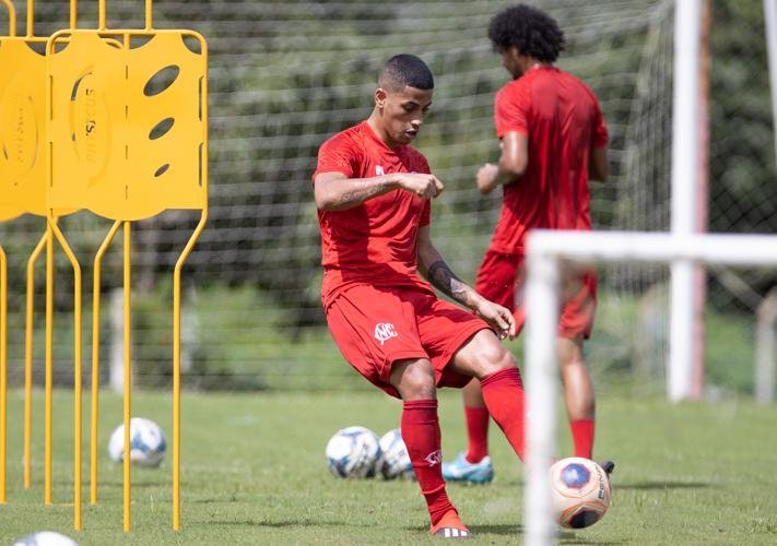 Com o elenco separado em quatro grupos, Náutico realiza primeiro dia de treinos, no Centro de Treinamento Wilson Campos, no bairro da Guabiraba, após quase três meses da suspensão das atividades, por conta da pandemia do coronavírus