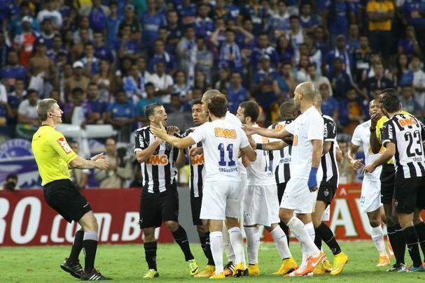 Imagens da deciso entre Cruzeiro e Atltico no Mineiro
