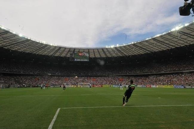 Fotos exclusivas do clssico entre Cruzeiro e Atltico na reabertura oficial do Mineiro