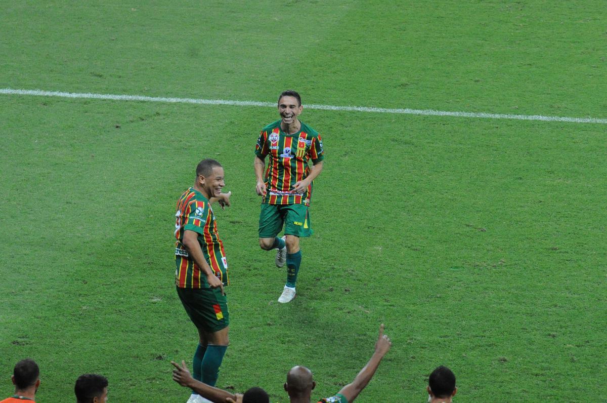 Fotos do duelo entre Cruzeiro e Sampaio Corra, no Mineiro, pela 14 rodada da Srie B do Campeonato Brasileiro